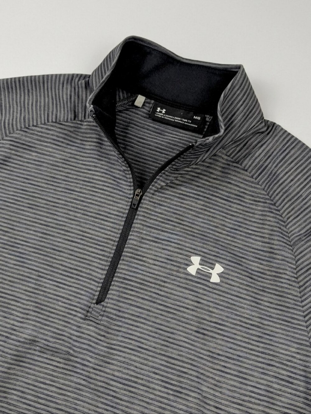 Under Armour Mens Medium Pullover Shirt Black Gray Stripe 1/4 Zip Long Sleeve